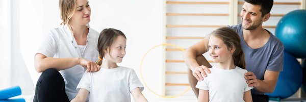 Quelle est la routine de Pilates la plus adaptée pour améliorer la posture des personnes travaillant en bureau?